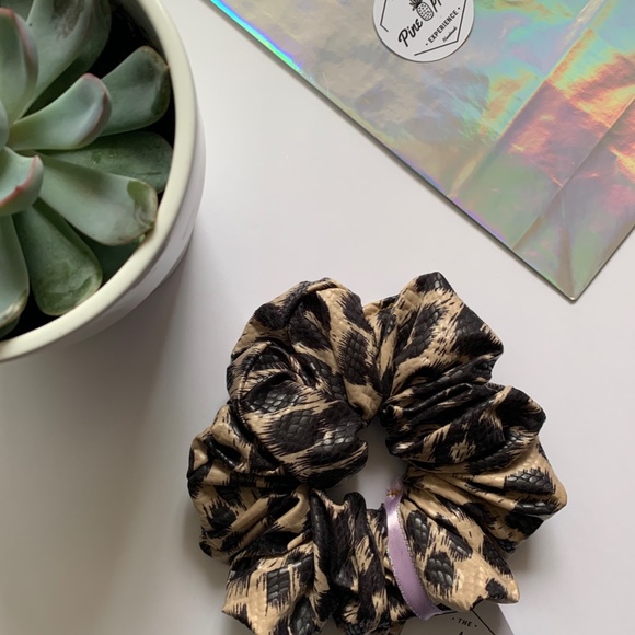 Scrunchies - Picture 3 of 13